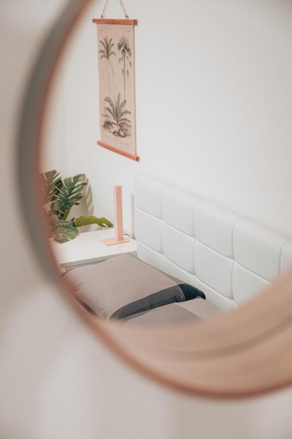 Central Apartment - Culture & Nightlife In One Visp Esterno foto